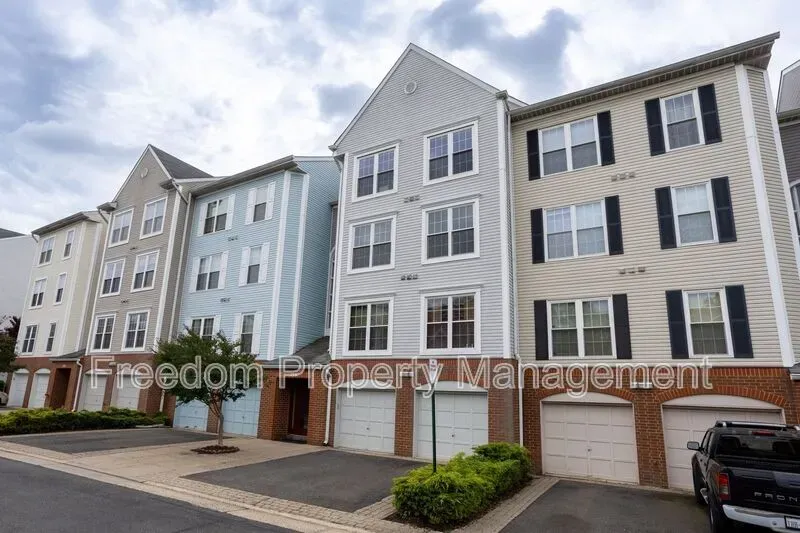 2 Bed 2 Bath Contemporary High-Rise Condo in Alexandria, VA - 1