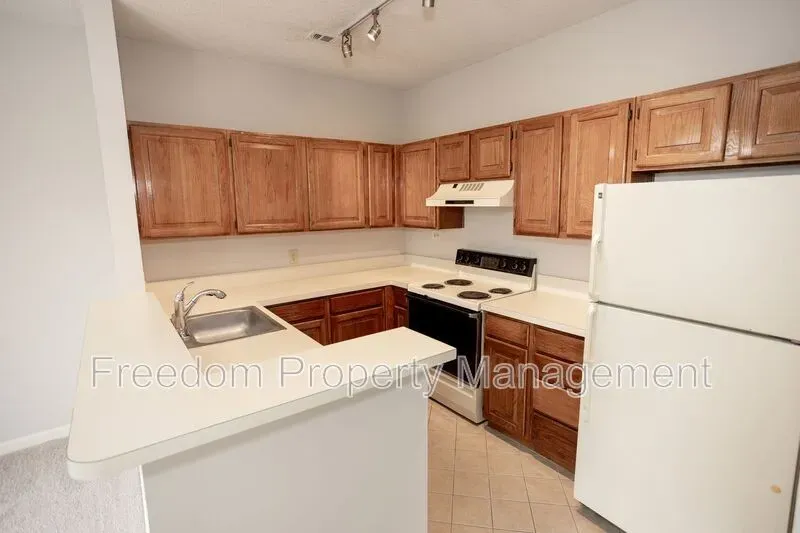 2 Bed 2 Bath Contemporary High-Rise Condo in Alexandria, VA - 4