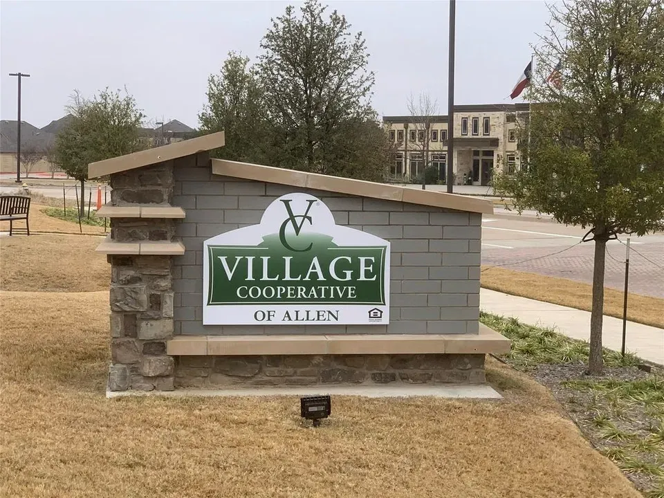 2 Bed 2 Bath Contemporary High-Rise Condo in Allen, TX - 2