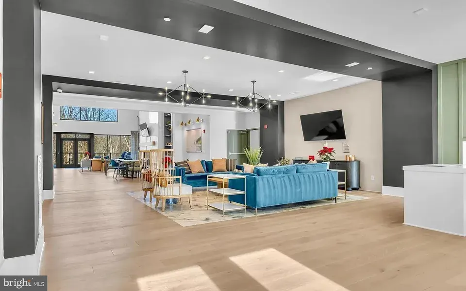 2 Bed 2 Bath Contemporary High-Rise Condo in Annapolis, MD - 2