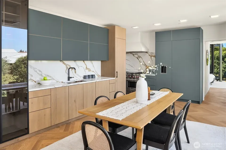 2 Bed 2 Bath Contemporary High-Rise Condo in Bellevue, WA - 4