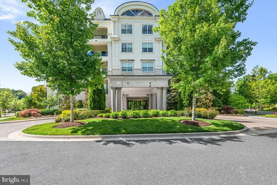2 Bed 2 Bath Contemporary High-Rise Condo in Bethesda, MD - 2