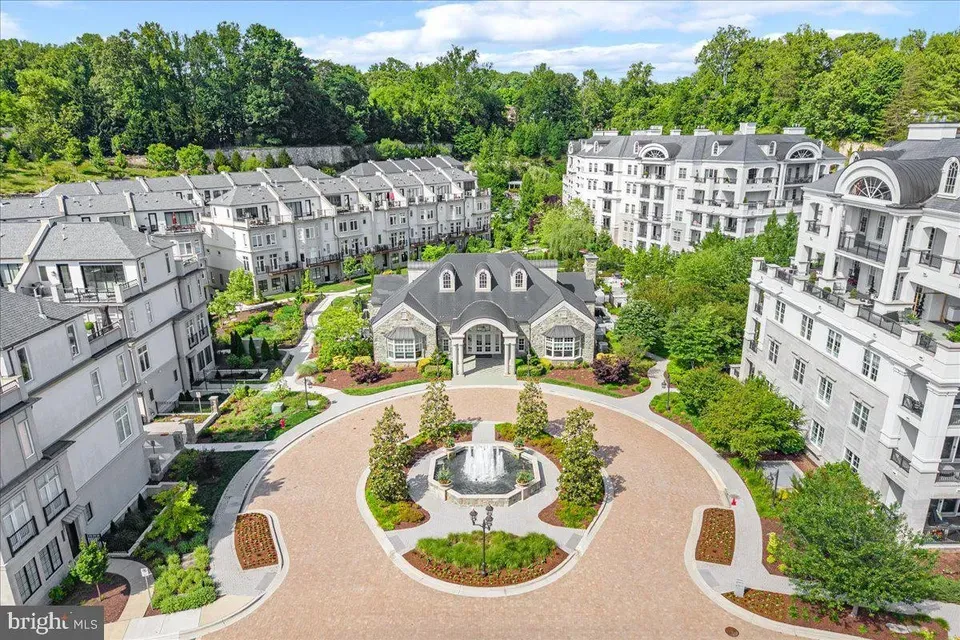 2 Bed 2 Bath Contemporary High-Rise Condo in Bethesda, MD - 3