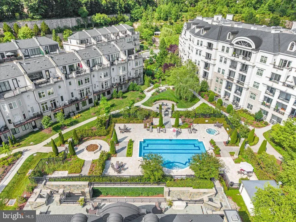 2 Bed 2 Bath Contemporary High-Rise Condo in Bethesda, MD - 4