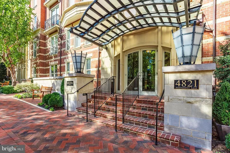 2 Bed 2 Bath Contemporary High-Rise Condo in Bethesda, MD - 2