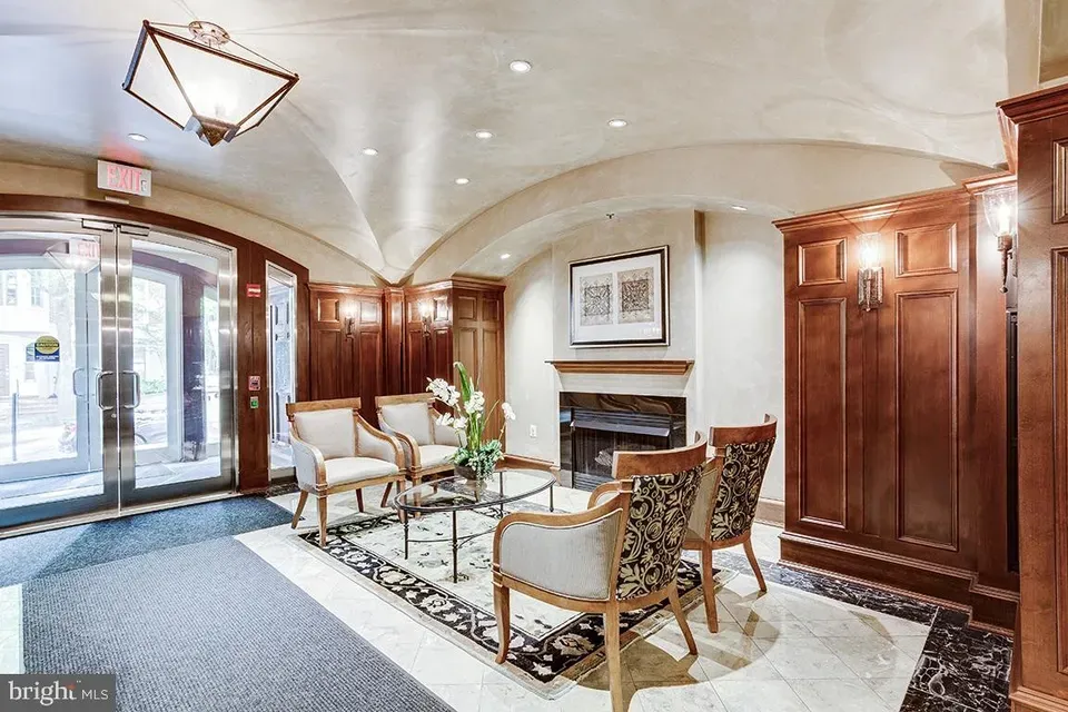 2 Bed 2 Bath Contemporary High-Rise Condo in Bethesda, MD - 4