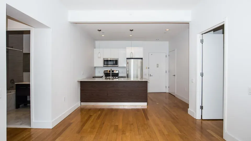 2 Bed 2 Bath Contemporary High-Rise Condo in Brooklyn, NY