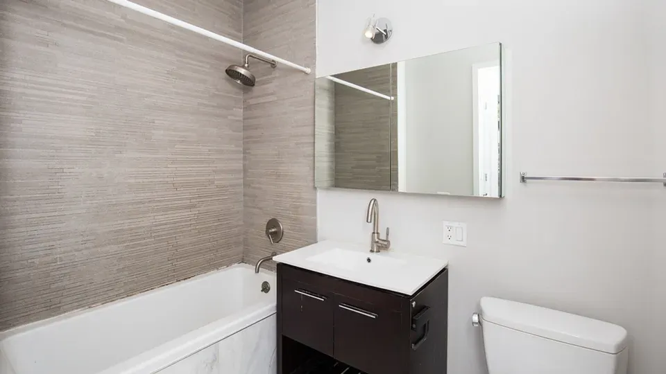 2 Bed 2 Bath Contemporary High-Rise Condo in Brooklyn, NY - 4