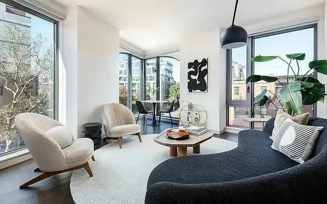 2 Bed 2 Bath Contemporary High-Rise Condo in Brooklyn, NY