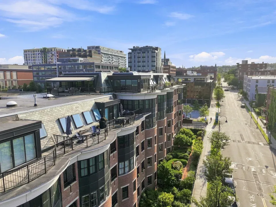 2 Bed 2 Bath Contemporary High-Rise Condo in Burlington, VT - 3