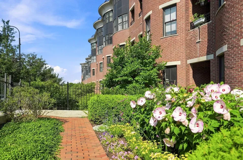 2 Bed 2 Bath Contemporary High-Rise Condo in Burlington, VT - 5