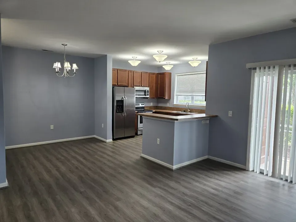 2 Bed 2 Bath Contemporary High-Rise Condo in Chesapeake, VA - 4