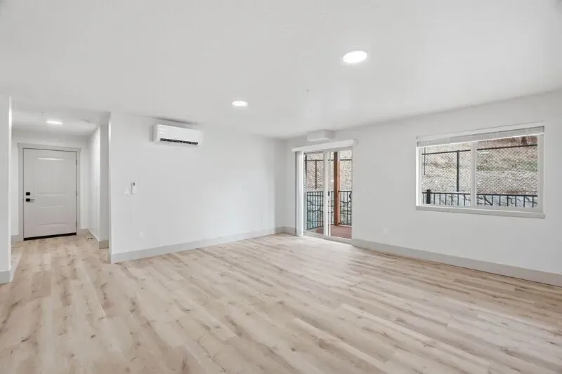 2 Bed 2 Bath Contemporary High-Rise Condo in Coeur d Alene, ID - 4