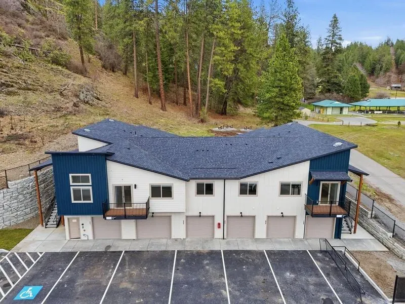 2 Bed 2 Bath Contemporary High-Rise Condo in Coeur d Alene, ID