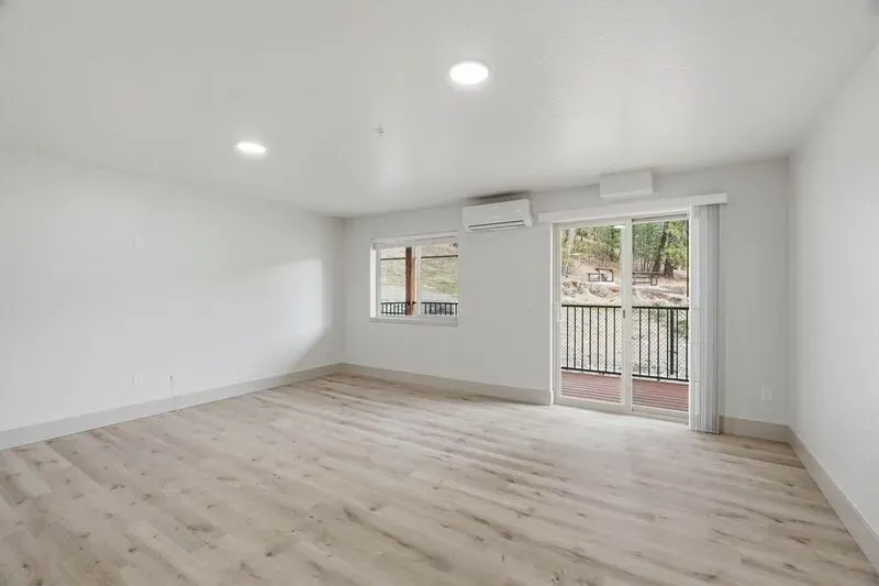 2 Bed 2 Bath Contemporary High-Rise Condo in Coeur d Alene, ID - 3