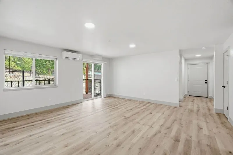 2 Bed 2 Bath Contemporary High-Rise Condo in Coeur d Alene, ID - 4