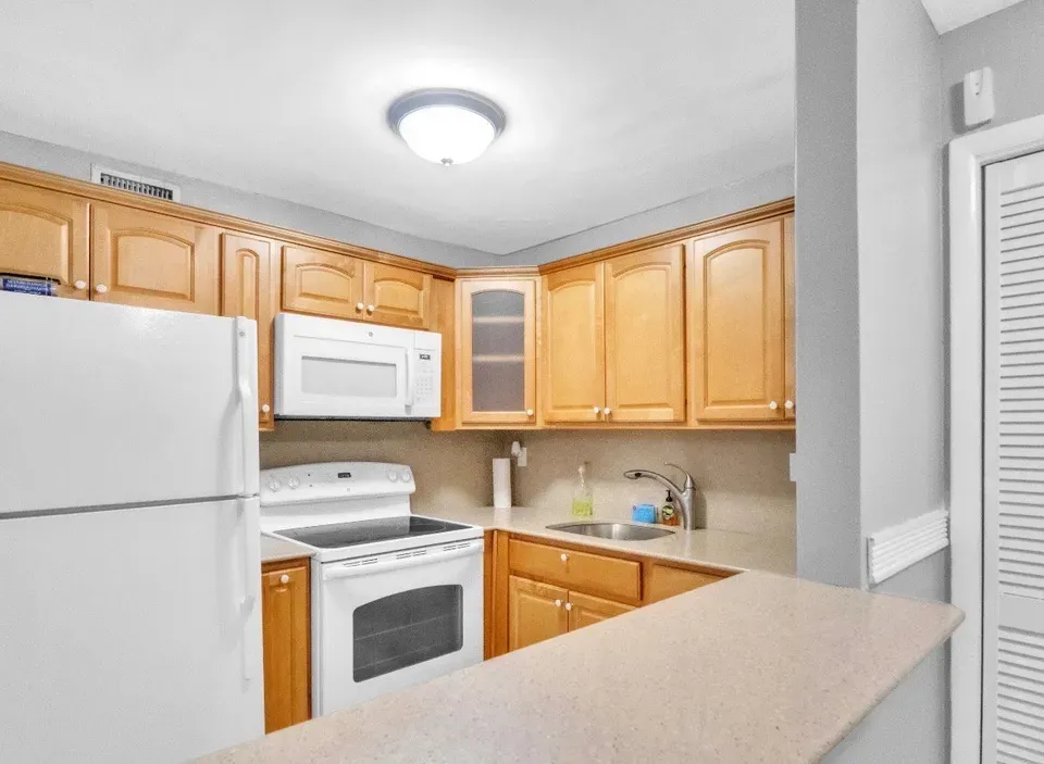 2 Bed 2 Bath Contemporary High-Rise Condo in Coral Gables, FL - 2