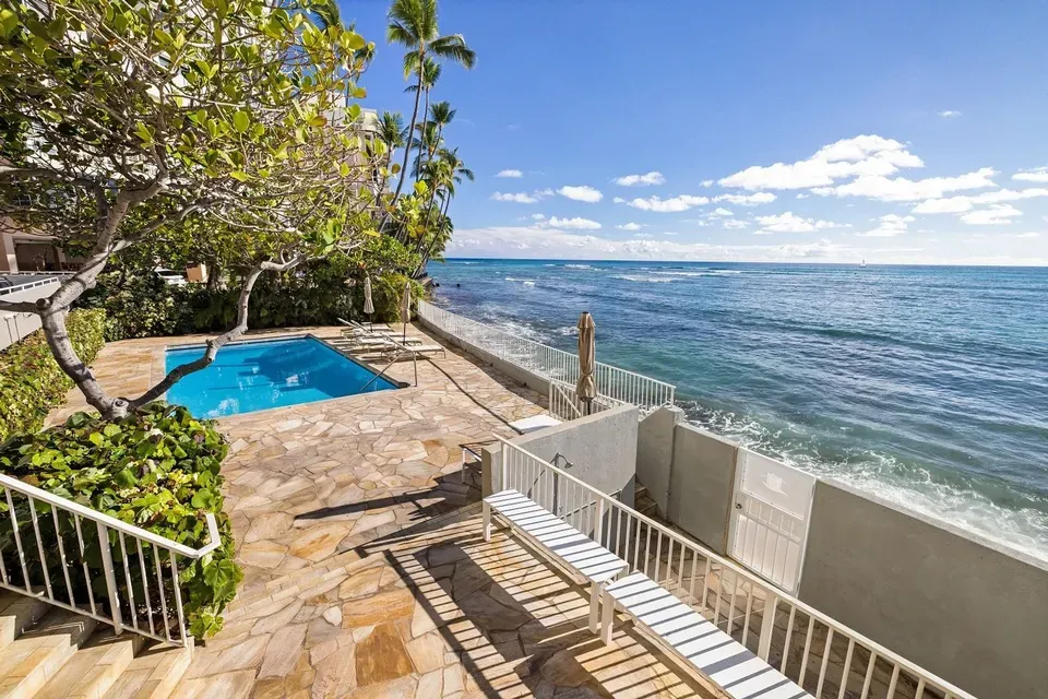 2 Bed 2 Bath Contemporary High-Rise Condo in Honolulu, HI - 3