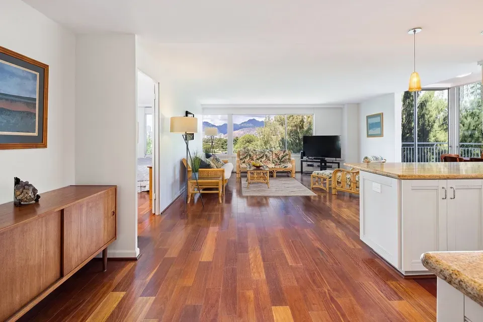 2 Bed 2 Bath Contemporary High-Rise Condo in Honolulu, HI - 4