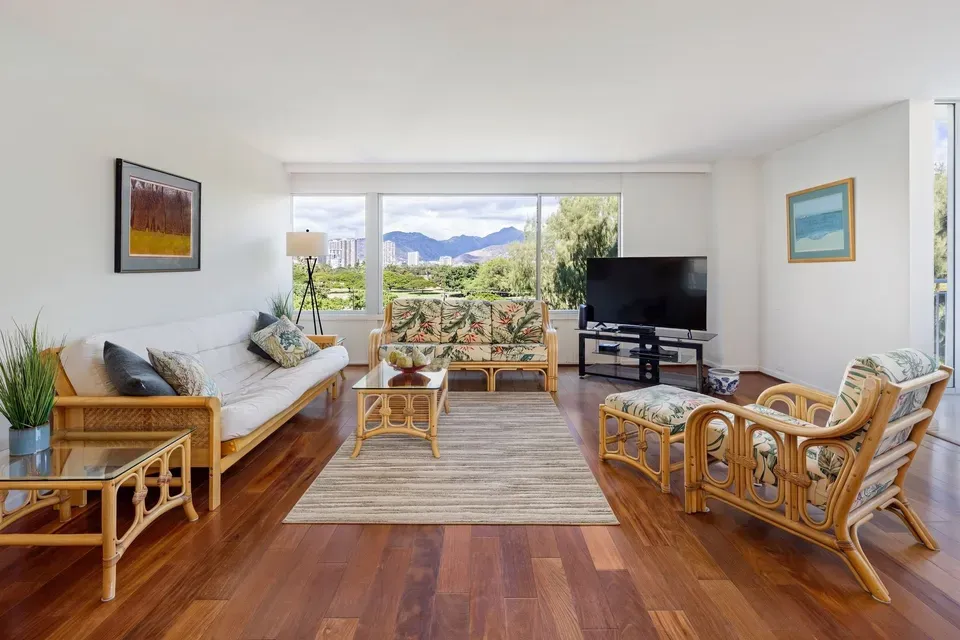 2 Bed 2 Bath Contemporary High-Rise Condo in Honolulu, HI - 5