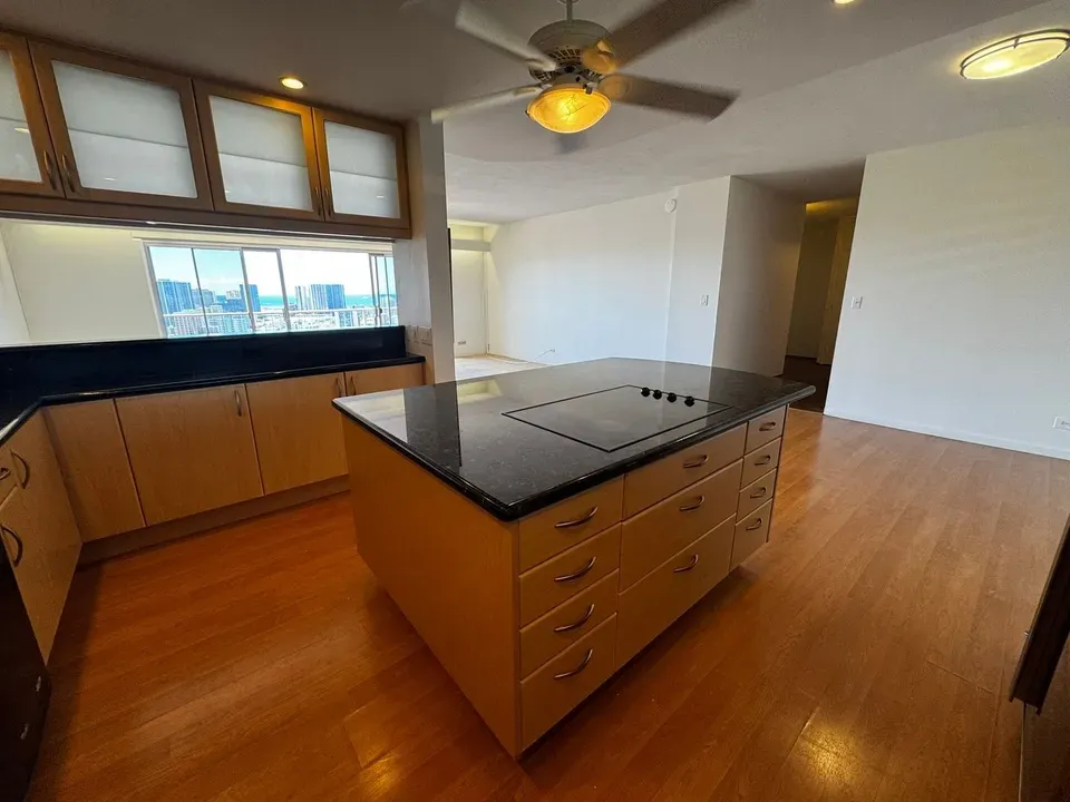 2 Bed 2 Bath Contemporary High-Rise Condo in Honolulu, HI - 3