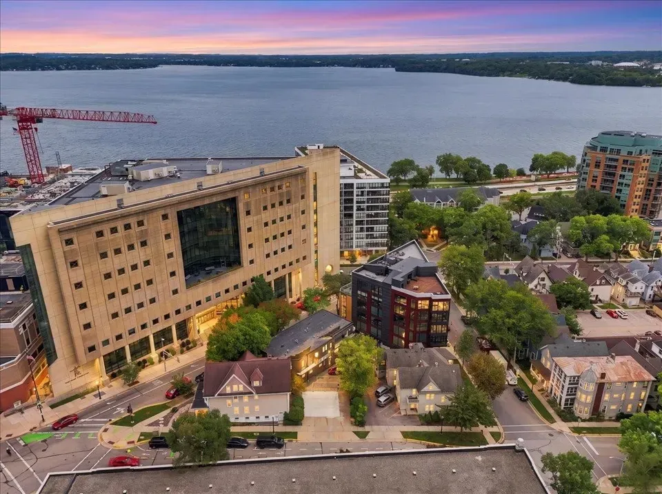2 Bed 2 Bath Contemporary High-Rise Condo in Madison, WI - 2