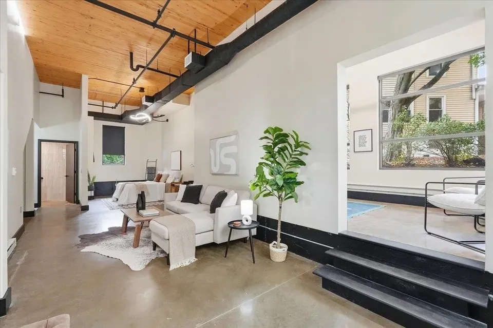 2 Bed 2 Bath Contemporary High-Rise Condo in Madison, WI - 3