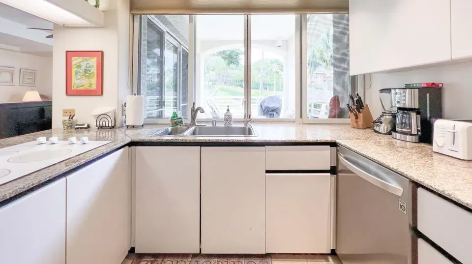 2 Bed 2 Bath Contemporary High-Rise Condo in Maui, HI - 5