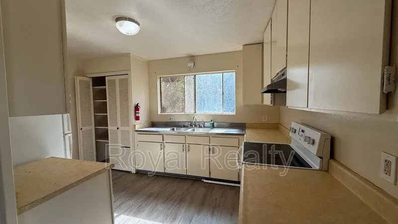 2 Bed 2 Bath Contemporary High-Rise Condo in Maui, HI - 3