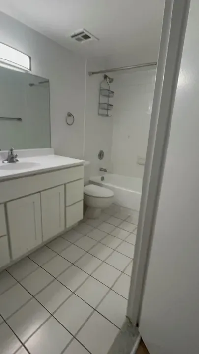 2 Bed 2 Bath Contemporary High-Rise Condo in New York, NY - 5