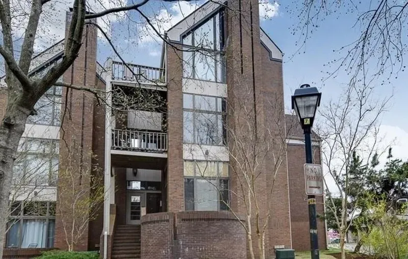 2 Bed 2 Bath Contemporary High-Rise Condo in Norfolk, VA