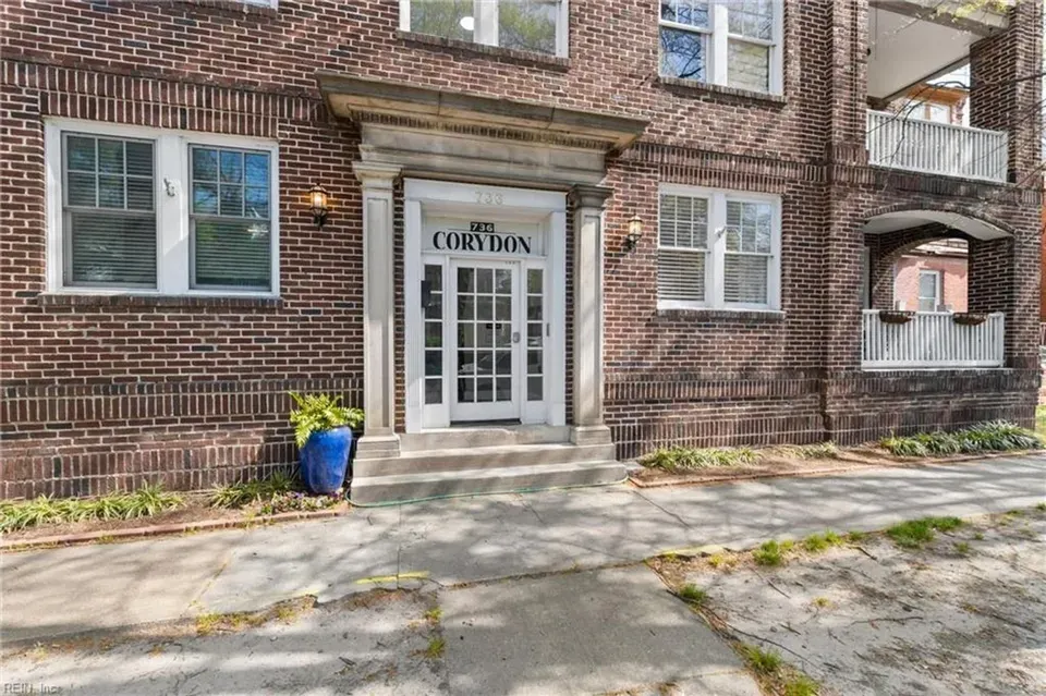 2 Bed 2 Bath Contemporary High-Rise Condo in Norfolk, VA