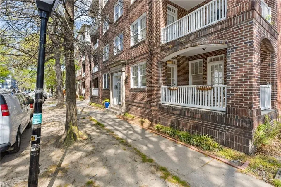 2 Bed 2 Bath Contemporary High-Rise Condo in Norfolk, VA - 2