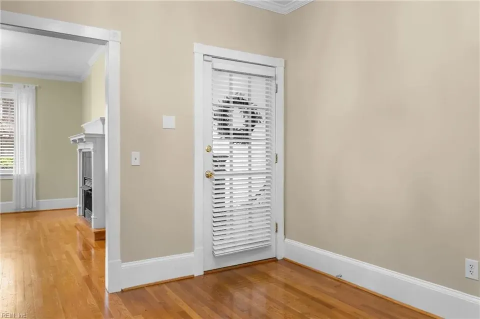 2 Bed 2 Bath Contemporary High-Rise Condo in Norfolk, VA - 4