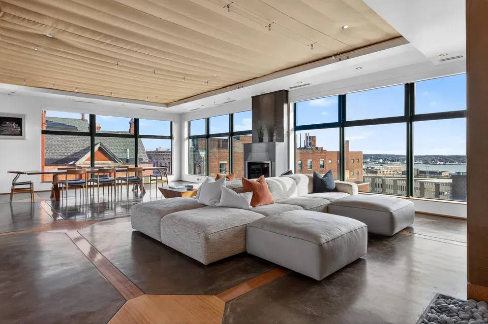 2 Bed 2 Bath Contemporary High-Rise Condo in Portland, ME - 5