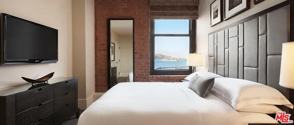 2 Bed 2 Bath Contemporary High-Rise Condo in San Francisco, CA - 4