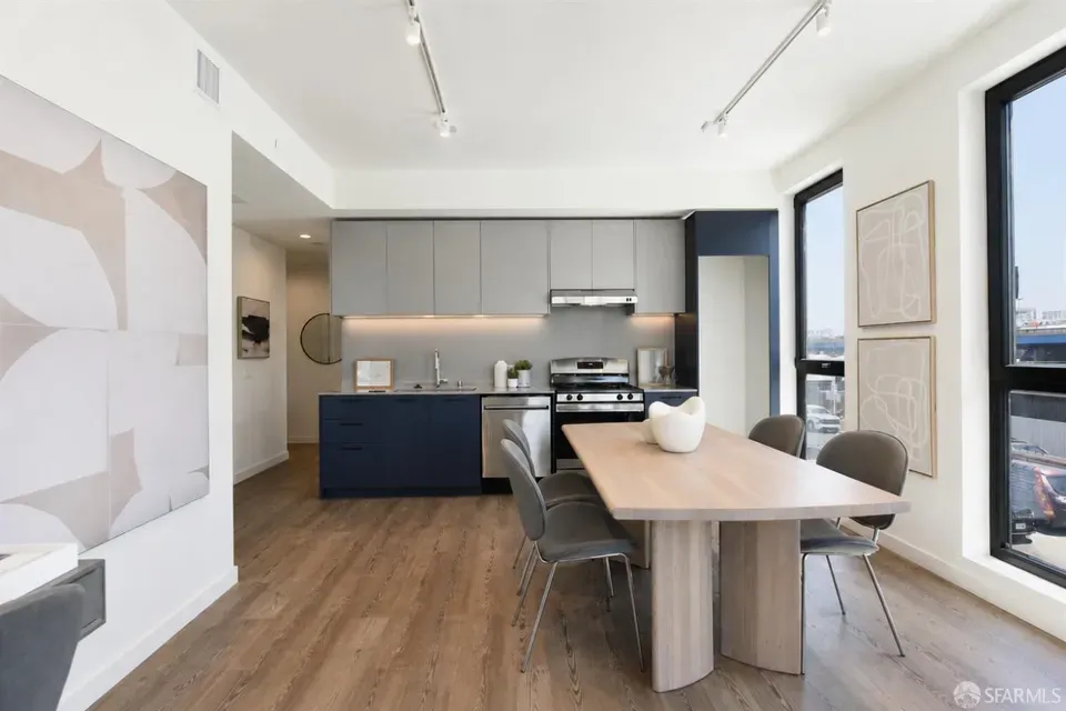 2 Bed 2 Bath Contemporary High-Rise Condo in San Francisco, CA - 3