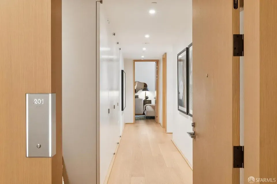 2 Bed 2 Bath Contemporary High-Rise Condo in San Francisco, CA - 3
