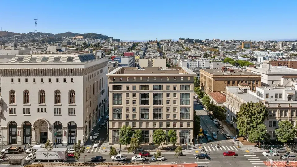 2 Bed 2 Bath Contemporary High-Rise Condo in San Francisco, CA - 2