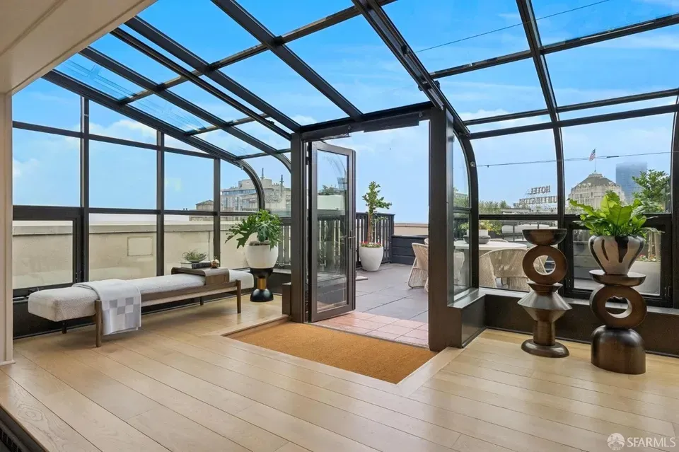 2 Bed 2 Bath Contemporary High-Rise Condo in San Francisco, CA - 4