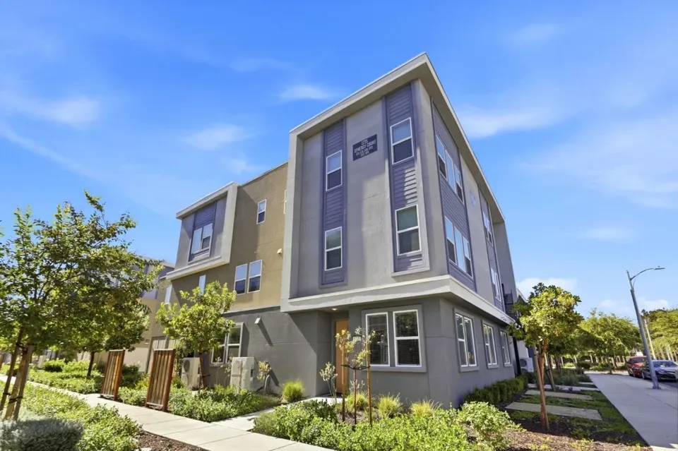 2 Bed 2 Bath Contemporary High-Rise Condo in San Jose, CA - 2