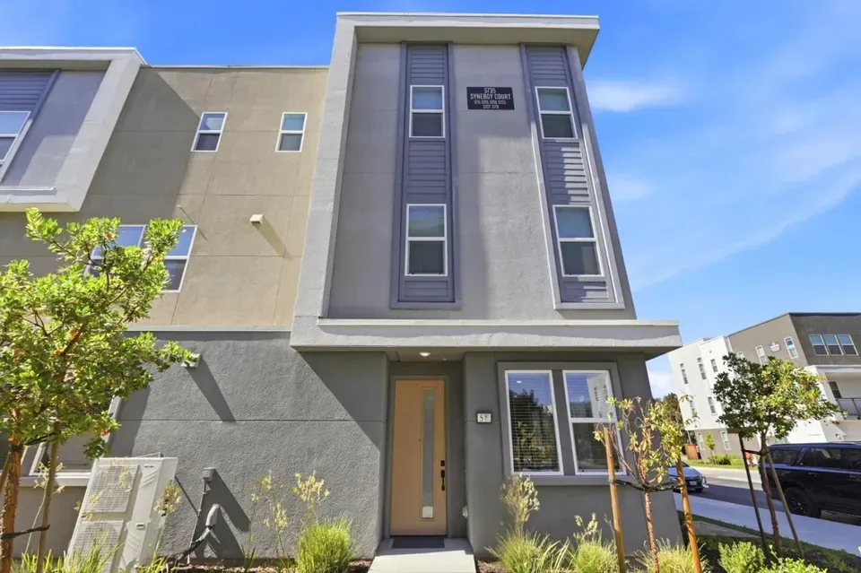 2 Bed 2 Bath Contemporary High-Rise Condo in San Jose, CA - 3