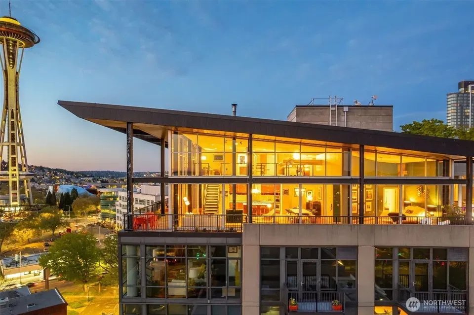 2 Bed 2 Bath Contemporary High-Rise Condo in Seattle, WA - 1