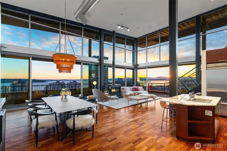 2 Bed 2 Bath Contemporary High-Rise Condo in Seattle, WA - 2