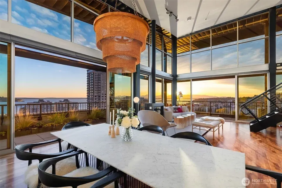 2 Bed 2 Bath Contemporary High-Rise Condo in Seattle, WA - 3