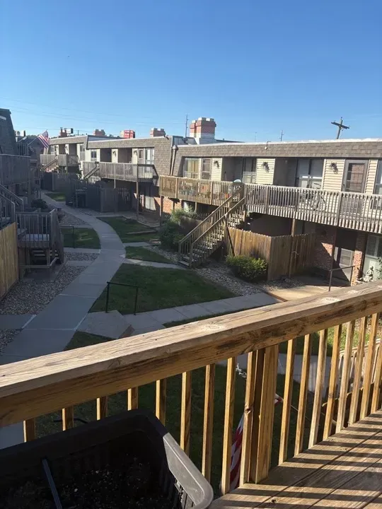 2 Bed 2 Bath Contemporary High-Rise Condo in Topeka, KS - 4