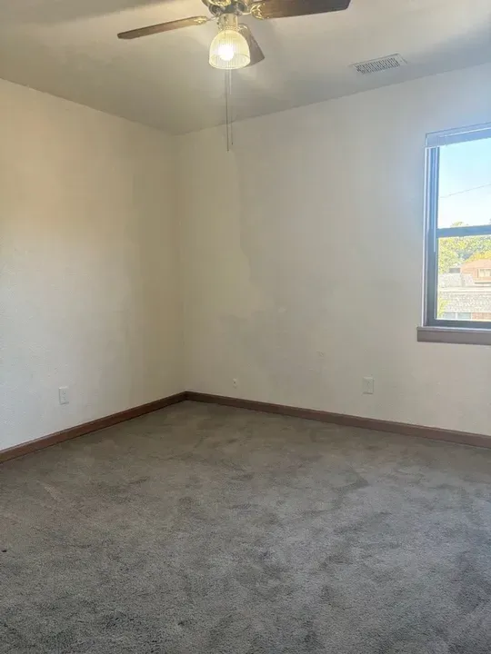 2 Bed 2 Bath Contemporary High-Rise Condo in Topeka, KS - 5