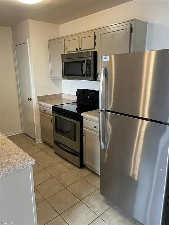 2 Bed 2 Bath Contemporary High-Rise Condo in Virginia Beach, VA - 2