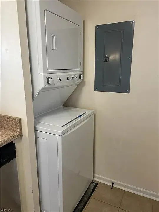 2 Bed 2 Bath Contemporary High-Rise Condo in Virginia Beach, VA - 4