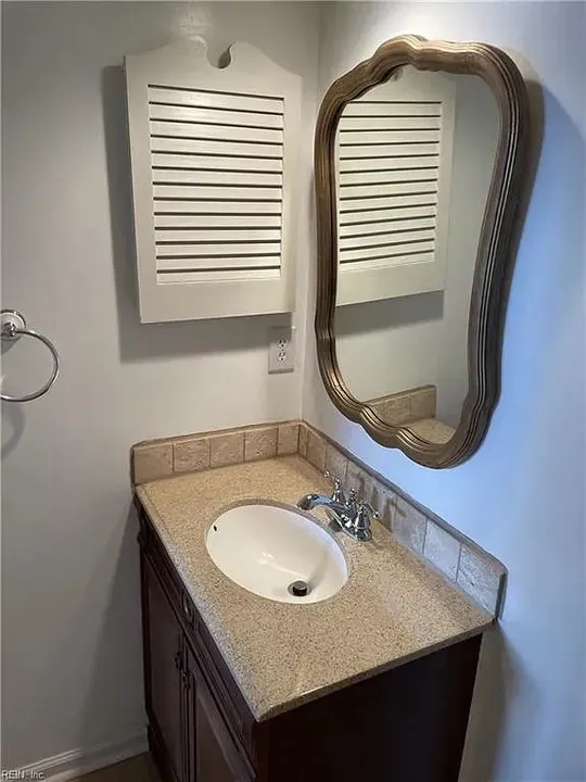 2 Bed 2 Bath Contemporary High-Rise Condo in Virginia Beach, VA - 5